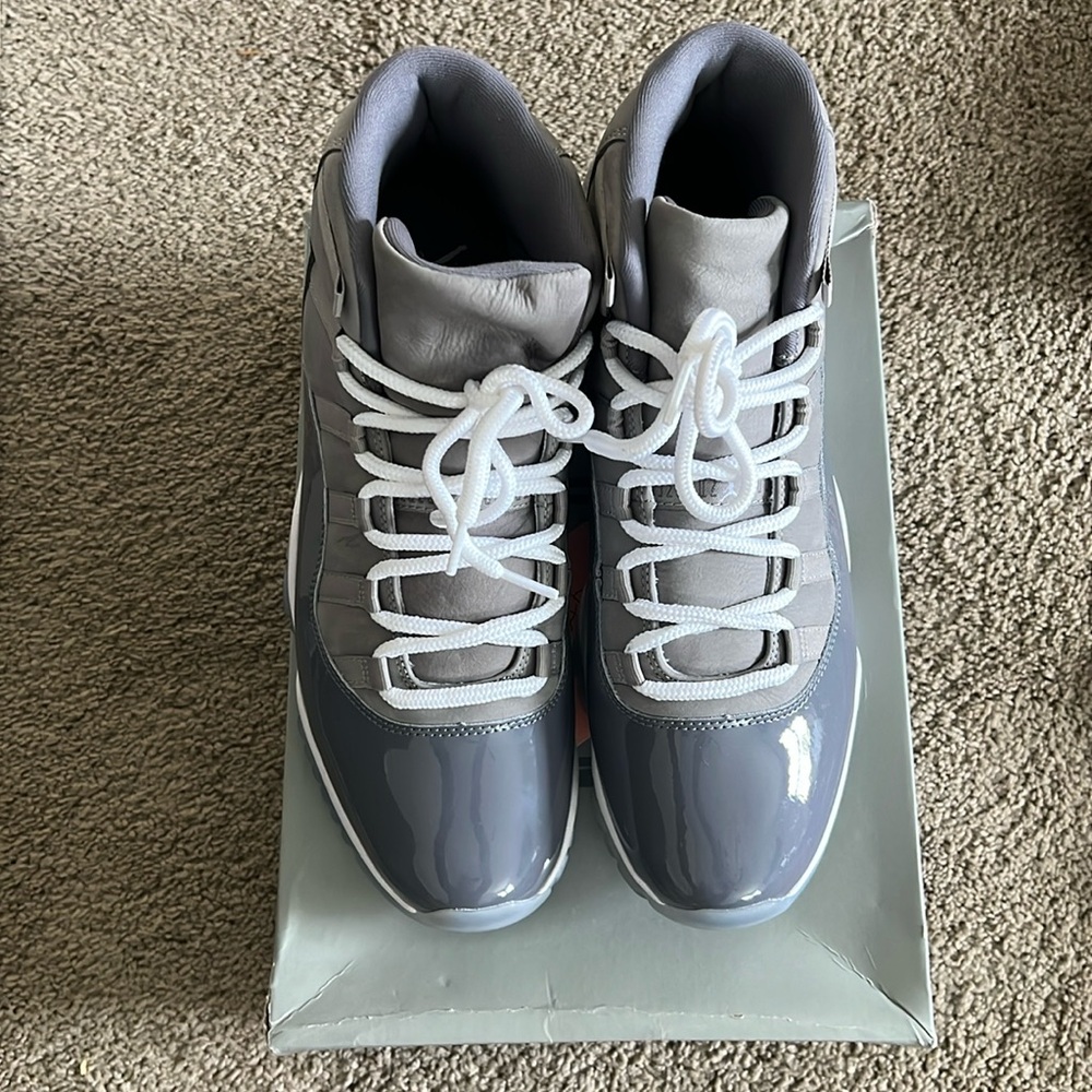 JORDAN 11 Cool Grey Retro